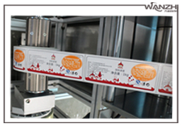 多標(biāo)頭卷膜貼標(biāo)機(jī)_自動卷膜貼標(biāo)機(jī)機(jī)_萬志自動化